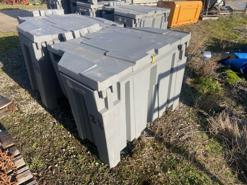 Miscellaneous  Boss Quick Cube Salt Totes For Speader Photo